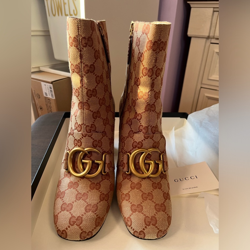 Women's Gucci Boots Size 39.5